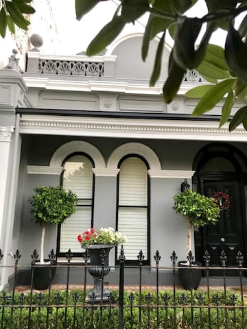 Albert Park – 1 minute to beach