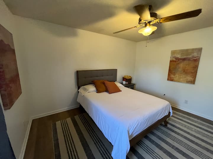 Spavaća soba za goste 2 bračna kreveta (1,6x2) s RokU TV-om 