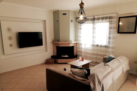 Top performing Airbnb: PineGrove House *relaxing stay near the beach* in Δήμος Κρωπίας