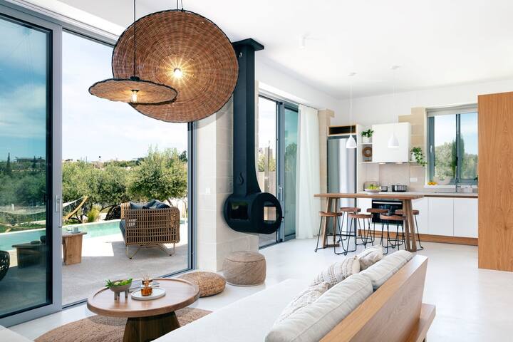 BRAND NEW Lux Villa*Heated SaltyPool*BBQ*SeaView gallery image 2