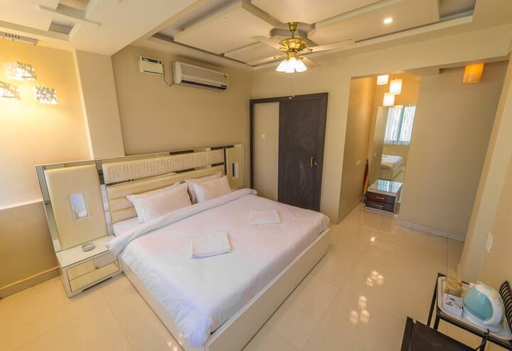 Bedroom 1 image 2