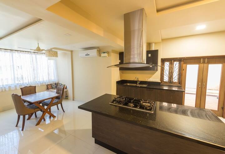 Full kitchen image 2