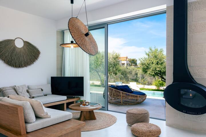 NEW Lux Villa*Heated SaltyPool*BBQ*SeaView*Garden gallery image 2