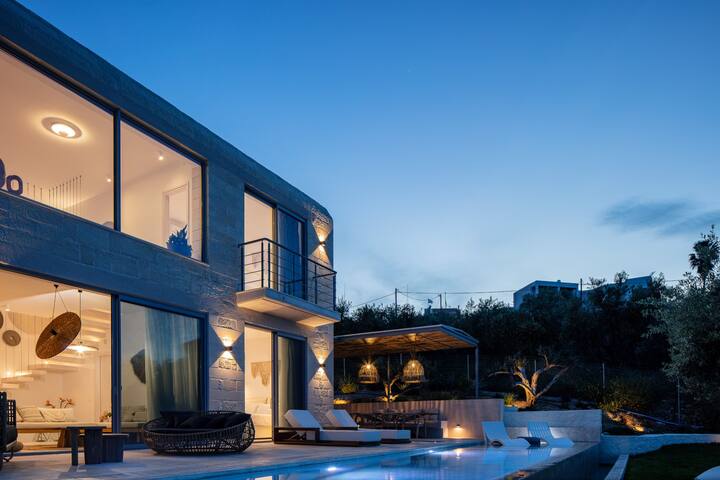 NEW Lux Villa*Heated SaltyPool*BBQ*SeaView*Garden gallery image 5