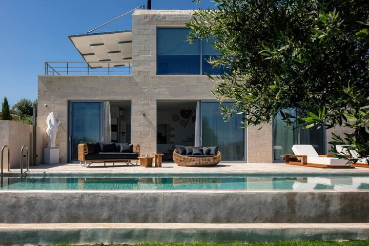 NEW Lux Villa*Heated SaltyPool*BBQ*SeaView*Garden gallery image 3