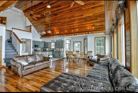 Large Modern Lakefront Paradise