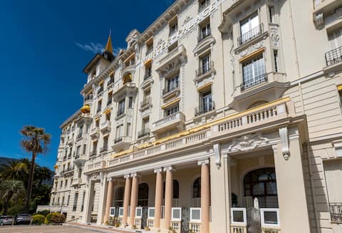 Top Airbnb: Beautiful 2 Rooms in Palace in Menton