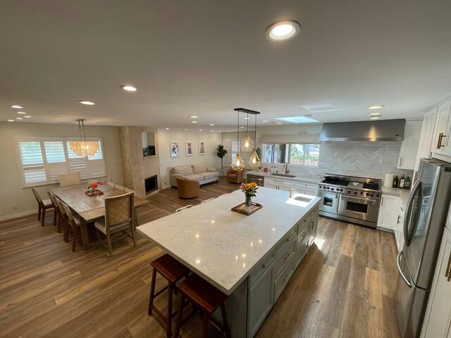 Ultimate Family Retreat: Theater, HotTub & Arcade! gallery image 2