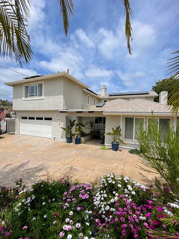 Ultimate Family Retreat: Theater, HotTub & Arcade! gallery image 4