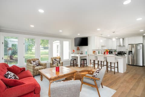 Fun Nashville Retreat w/ HOT TUB