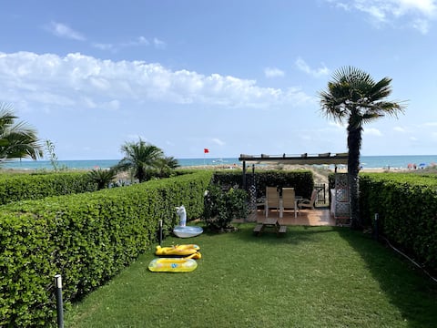 Incredible Beachfront Apartment Direct Access