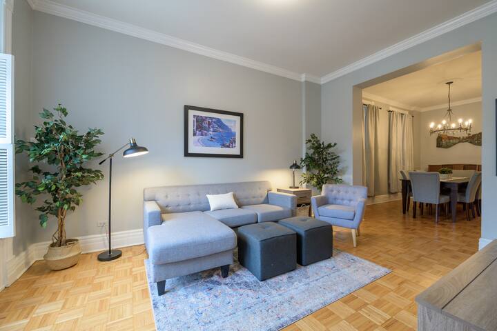 Vintage Walk-up in Old Town gallery image 2