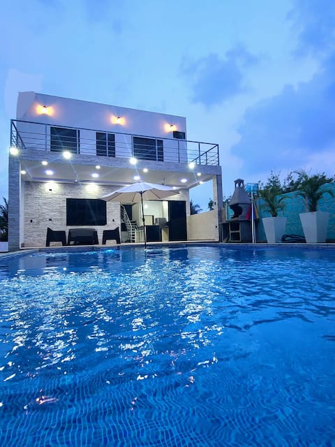 Ocean Drive Beach House. Surf City, La Libertad