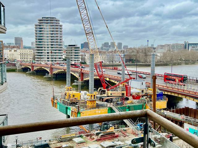 Modern Flat in Central London with Thames view gallery image 5