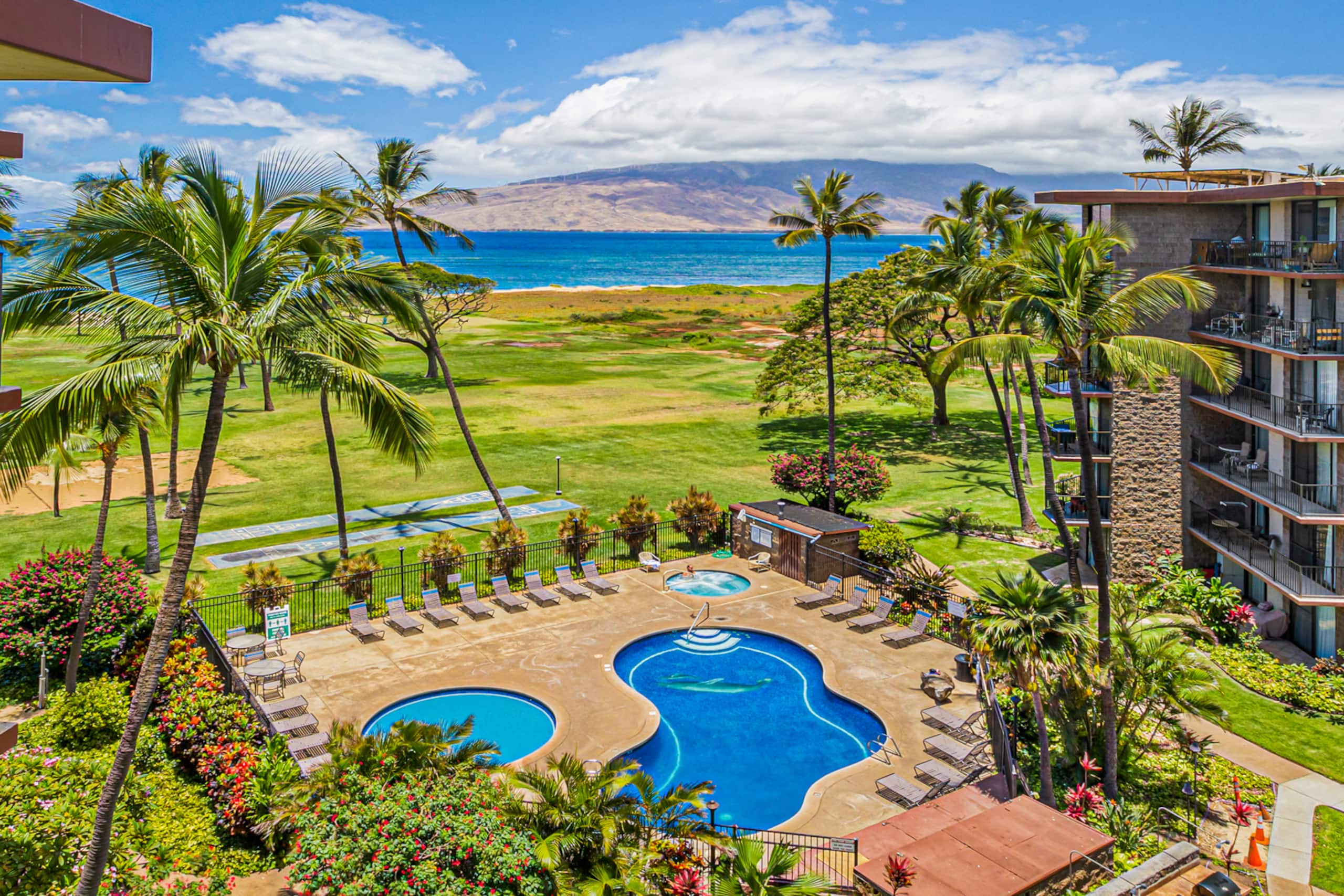 Oceanfront top floor, Stunning views - Image 10