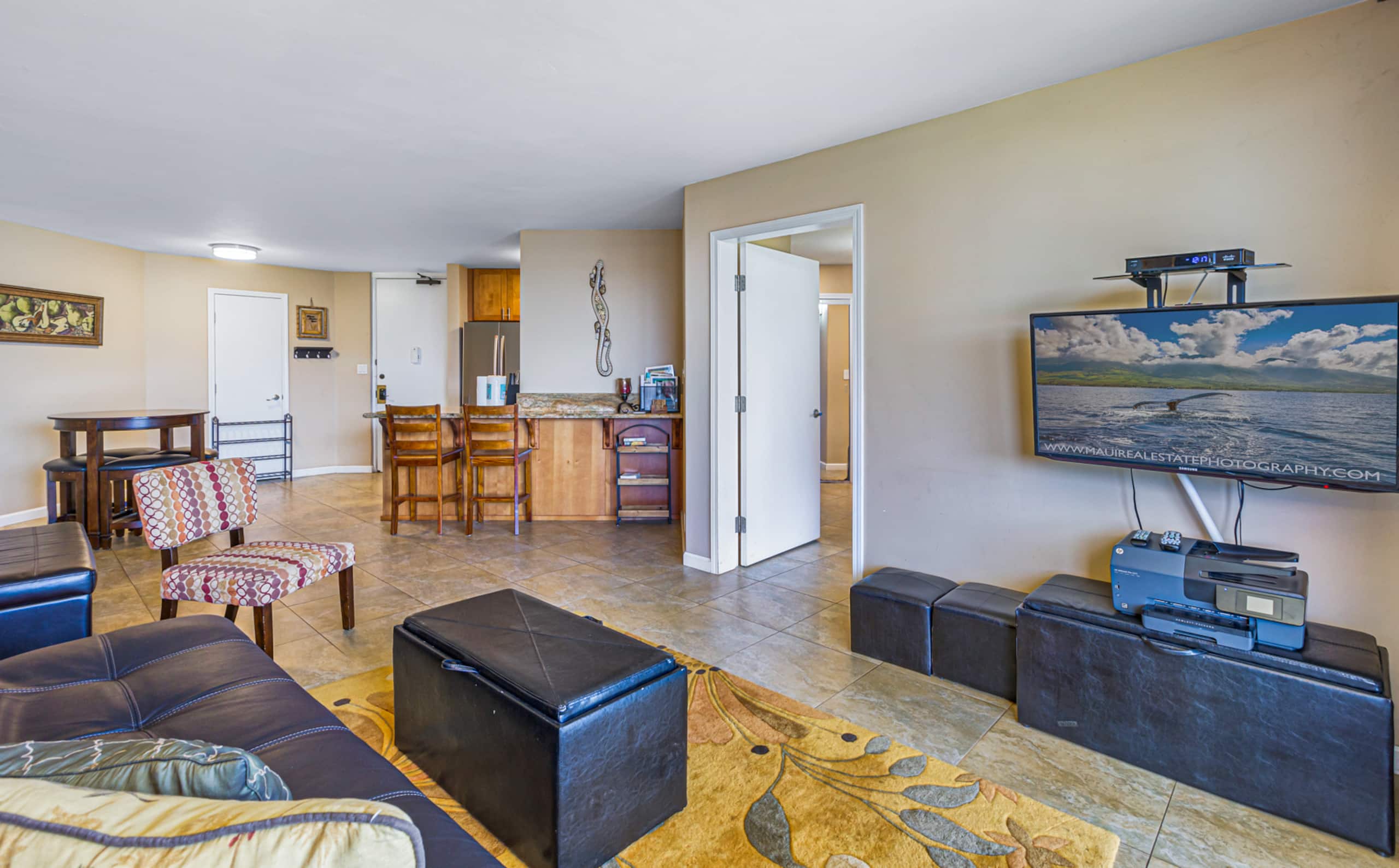 Oceanfront top floor, Stunning views - Image 2