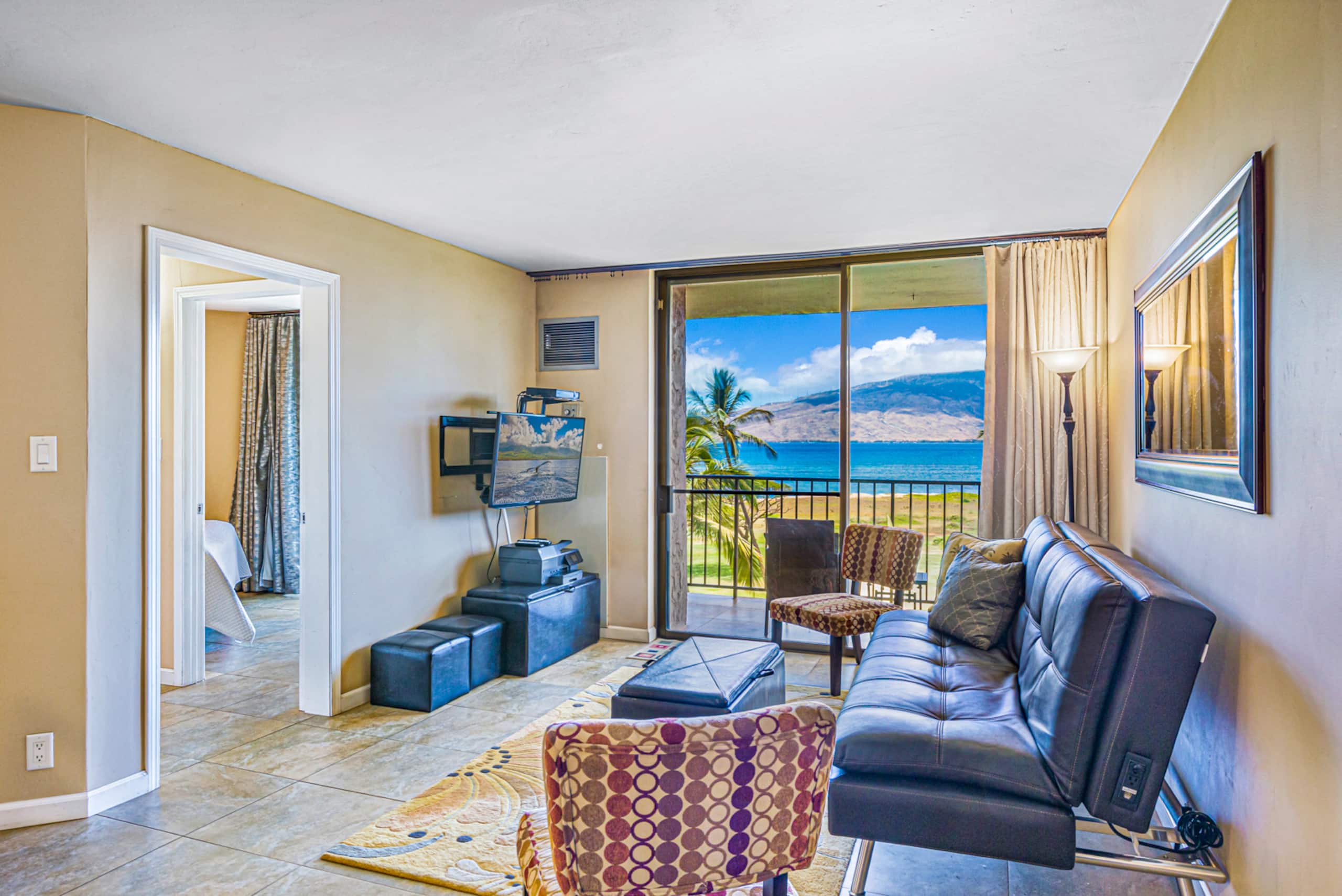 Oceanfront top floor, Stunning views - Image 1