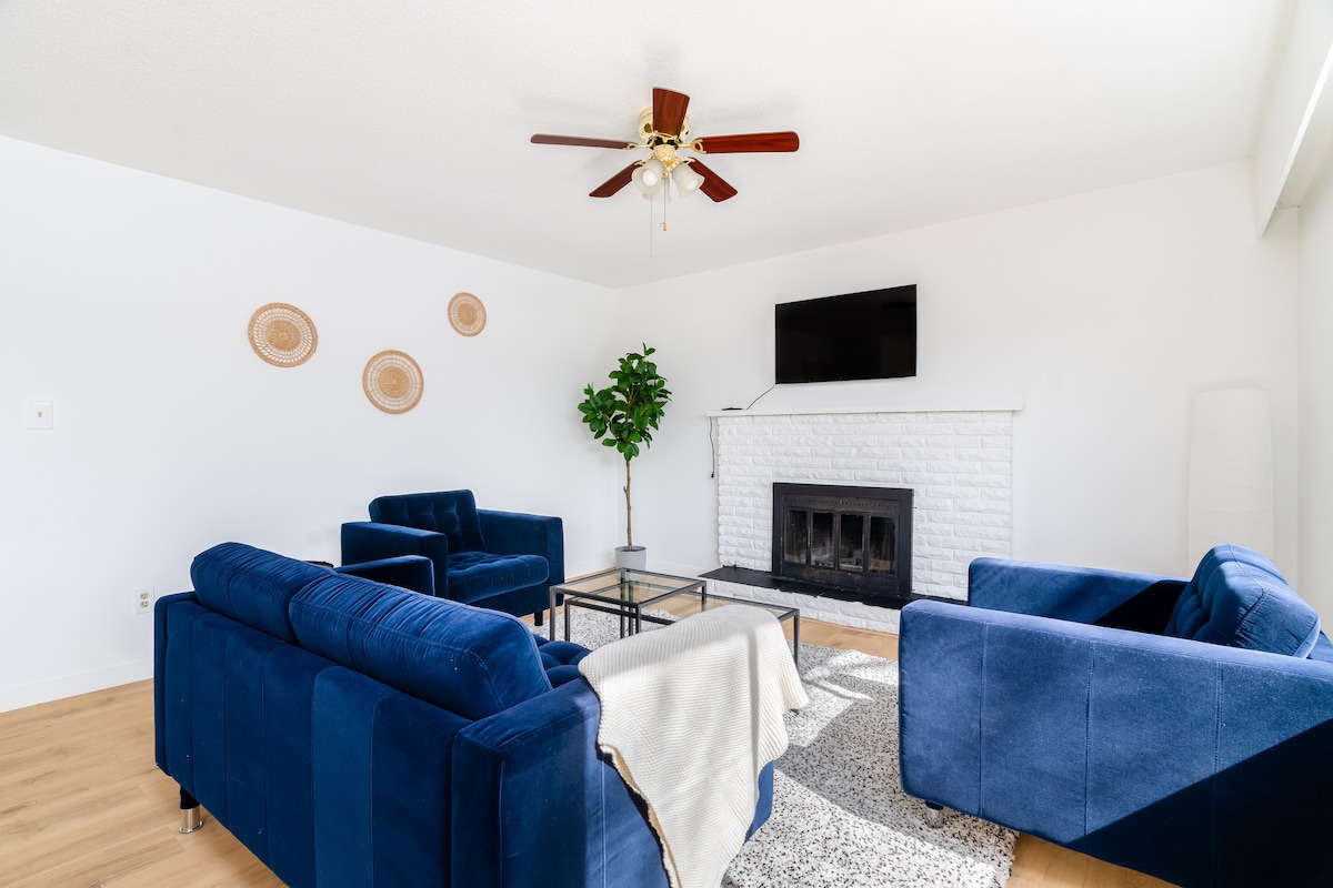 Refreshing Main St - Mount Pleasant 3Br Home
