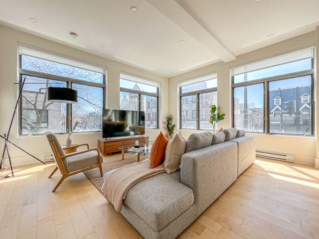 Luxurious 2BR – Plateau Mont-Royal 201