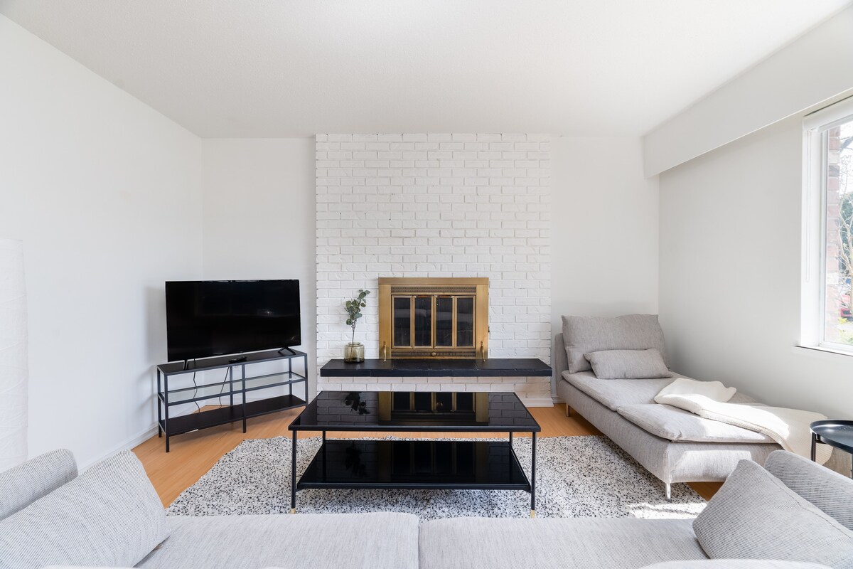 Mount Pleasant Gem - 3-Bedroom Home off Main St