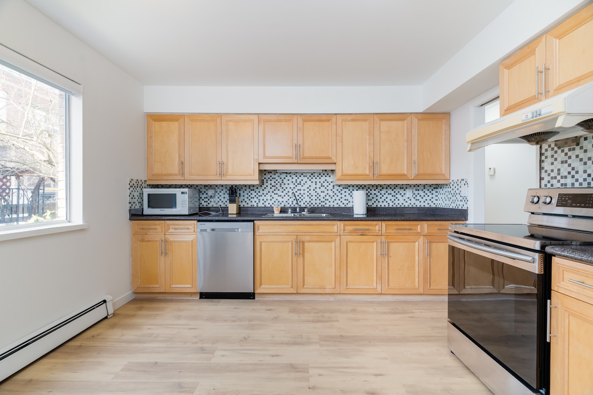Mount Pleasant Gem - 3-Bedroom Home off Main St