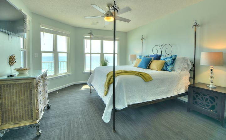 Spacious Master bedroom with large walk in closet, and large en suite bathroom.