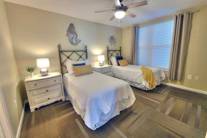 This is the "twin room"  which utilizes a large closet, and a Jack and Jill en suite bathroom which also connects to the large foyer.   