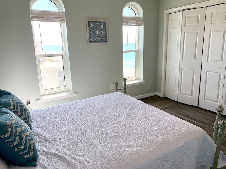 Beautiful gulf views from this angle of the Queen Size bedroom