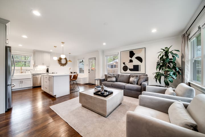 Modern Retreat in Central Nashville Area – 4BD/2BA