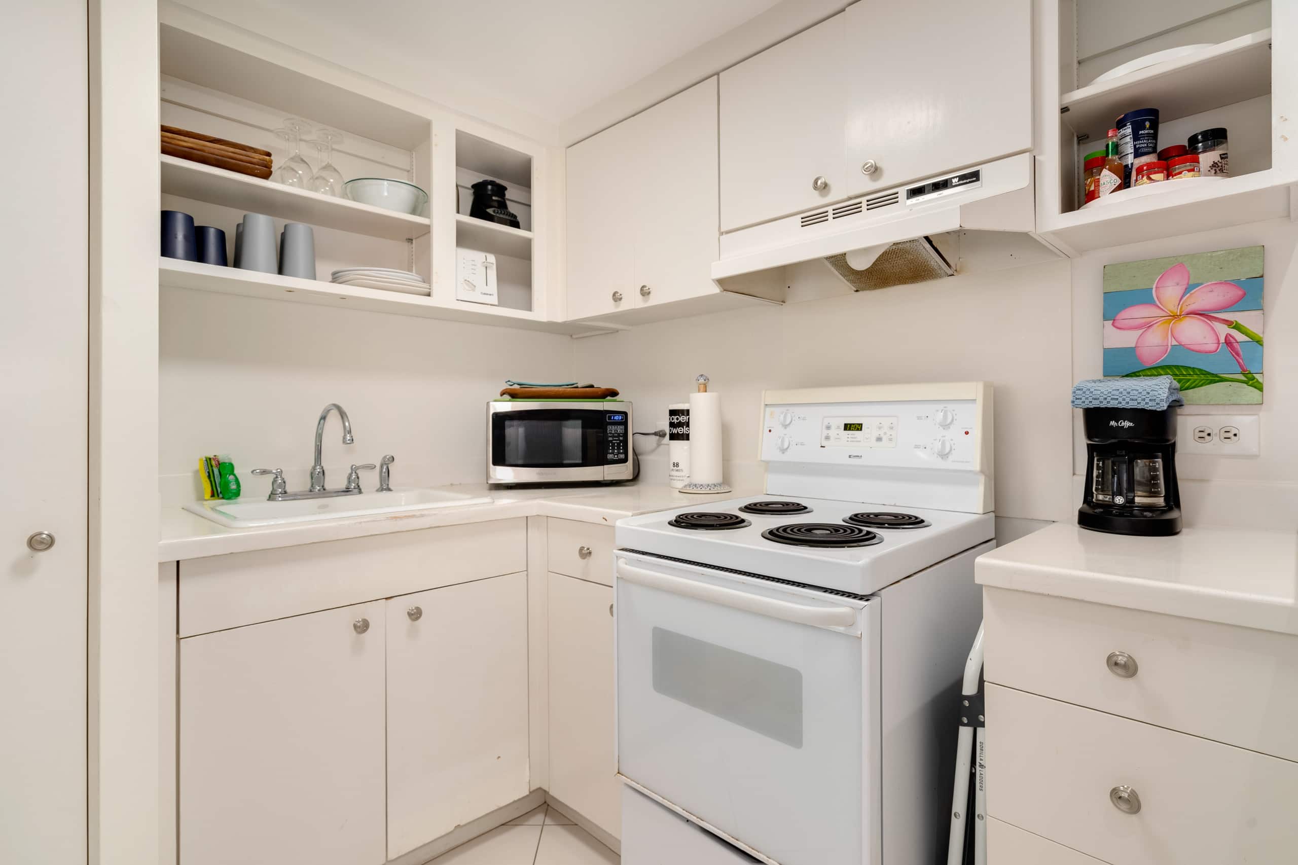 DHBH 904 Queen Studio w/Full Kitchen & Lanai - Image 2
