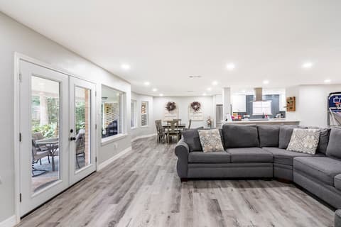 Top Airbnb: JW’s Lake House in Kingwood Area