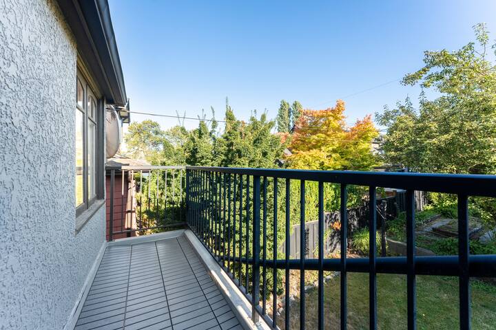 Unique Waterview House Near Downtown Vancouver gallery image 5