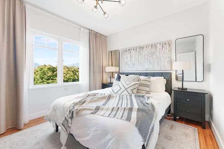 Unique Waterview House Near Downtown Vancouver gallery image 2