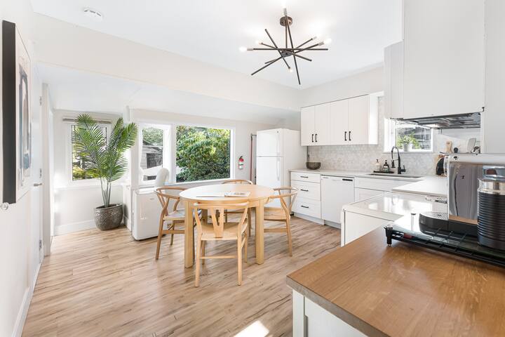 Unique Waterview House Near Downtown Vancouver gallery image 3