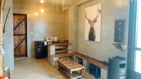 Room for 5 with Mountain View in Shuangchen Apartment