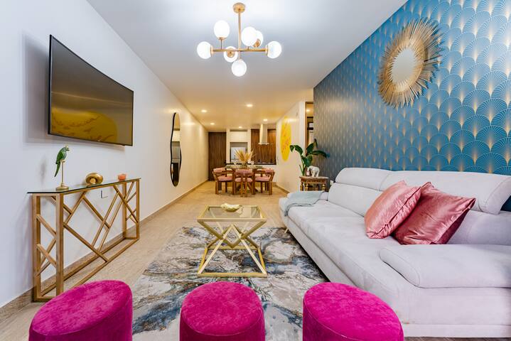 Stylish Apartment, Panoramic Views, Gym Access gallery image 2