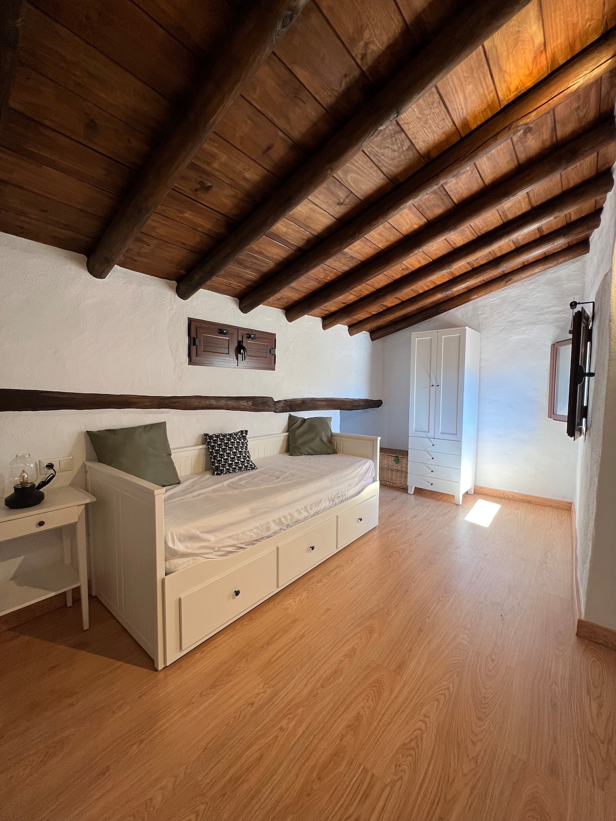 საძინებელი 1