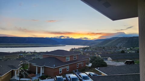 Gather By The River- CrescentBar, shuttle to Gorge