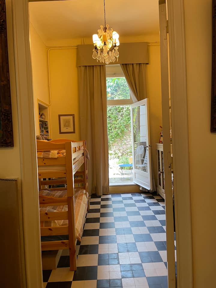 二段ベッドルーム