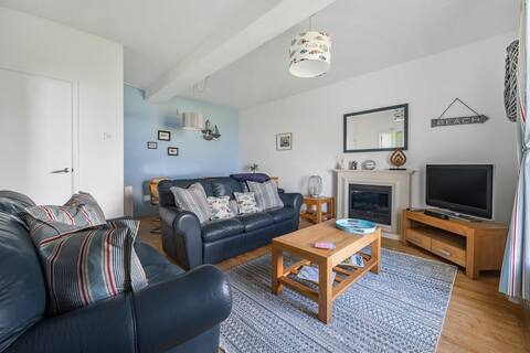 Popular Airbnb listing: Cosy 2 bedroom flat with coastal views in St. Just