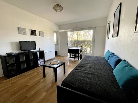 Popular Airbnb listing: "Le Pied à Mer" Studio in Houlgate