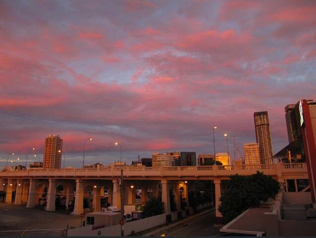 South Brisbane modern apartment gallery image 4