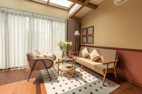 One Day homestay couple room with balcony bathtub