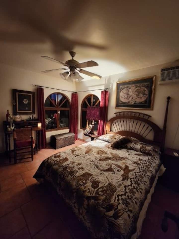 Main House, dormitorion.º4: cama Queen