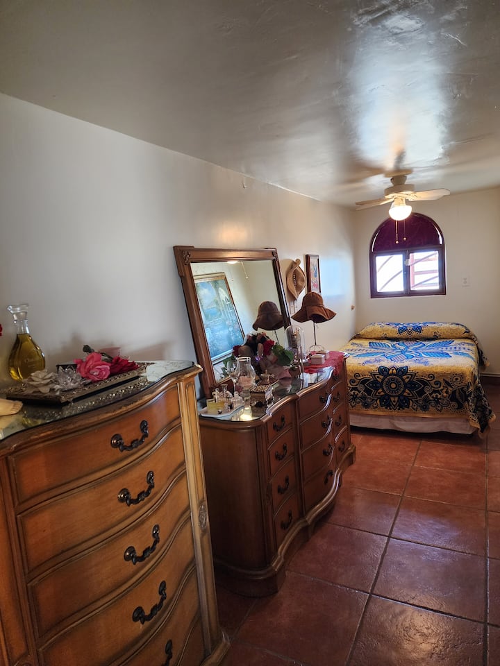 Main House Bedroom 3 - Queen