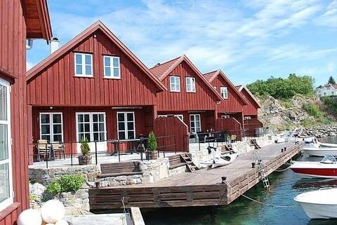 Cottage by the lake with boat rental