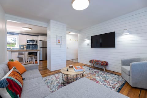 Renovated Modern 2BR Downtown Mystic