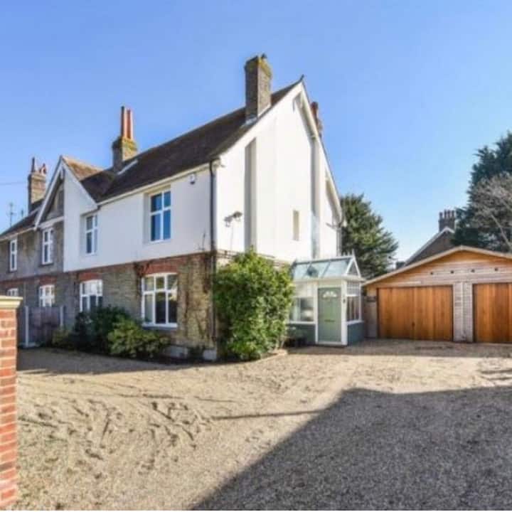 Large Home Perfect For Goodwood - Arundel