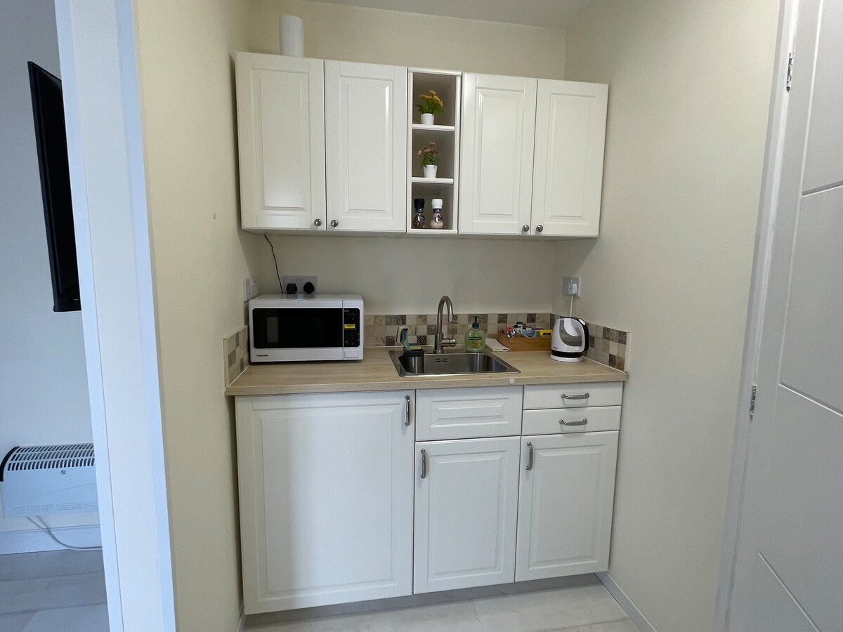 Top Airbnb: City Retreat in Chilworth