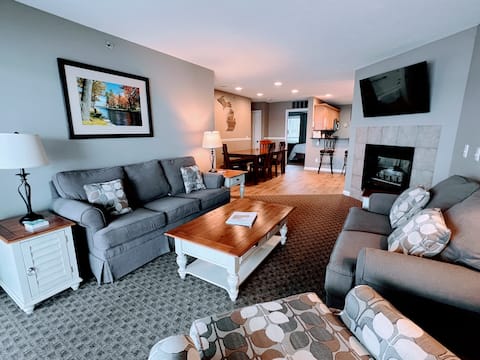 Lakeside Retreat, Hot Tub, 5 Beds, Beach Access